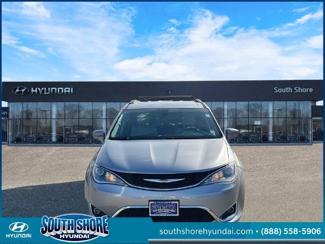 Used 2018 Chrysler Pacifica Touring L with VIN 2C4RC1BG6JR271568 for sale in Valley Stream, NY