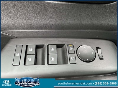 2025 Hyundai KONA SE