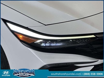 2024 Hyundai ELANTRA SE