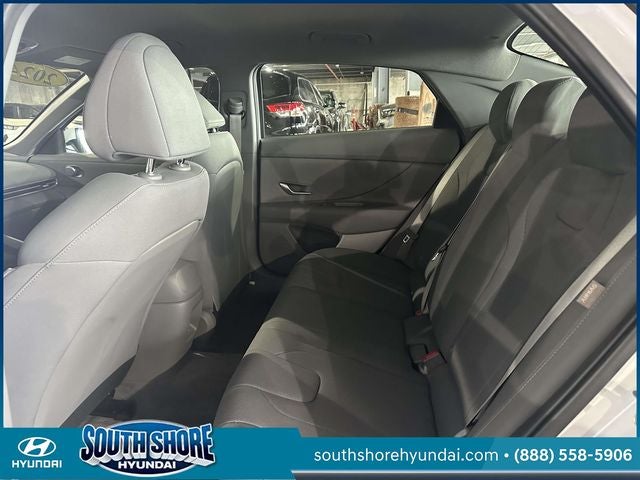 2024 Hyundai ELANTRA SE