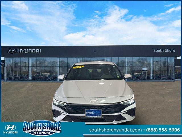 2024 Hyundai ELANTRA SE