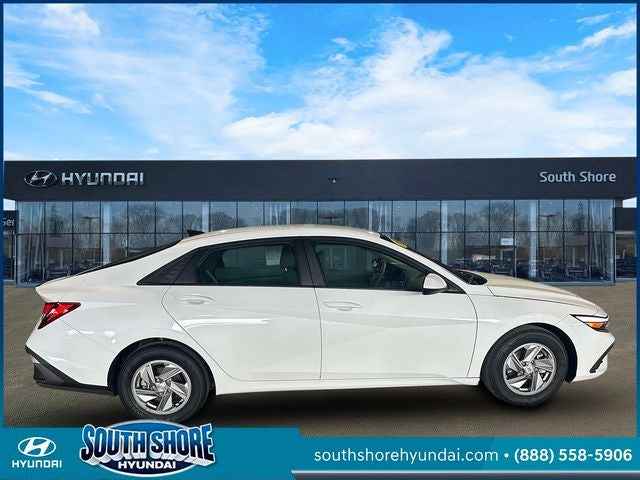 2024 Hyundai ELANTRA SE