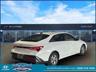 2024 Hyundai ELANTRA SE