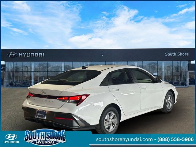 2024 Hyundai ELANTRA SE