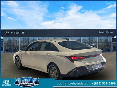 2024 Hyundai ELANTRA SE