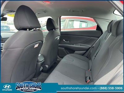 2025 Hyundai ELANTRA SE