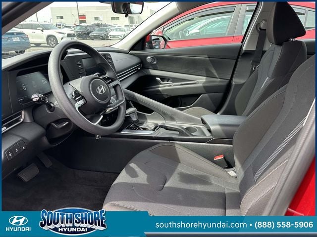 2025 Hyundai ELANTRA SE