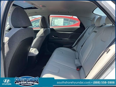 2025 Hyundai ELANTRA Limited